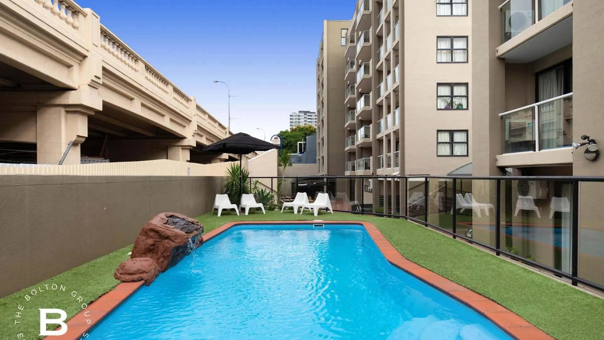 Apartment City Skyline View, Urban Retreat Brisbane